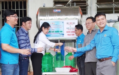 Khối Dân - Chính - Đảng TP Hồ Chí Minh trao tặng hệ thống lọc nước RO cho Đại đội bộ binh 10, Bù Đốp