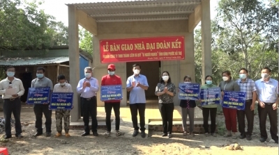MTTQVN tỉnh Bình Phước trao 7 nhà đại đoàn kết tại ấp 10 mẫu xã Phước Thiện