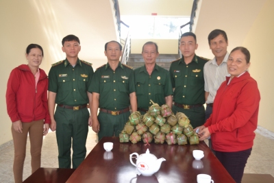 NHỮNG ĐÒN BÁN TÉT NGHĨA TÌNH
