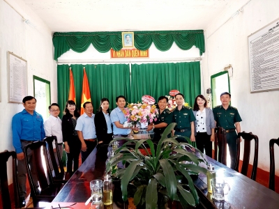 LÃNH ĐẠO HUYỆN BÙ ĐỐP THĂM, CHÚC MỪNG CÁN BỘ, CHIẾN SỸ BIÊN PHÒNG TRÊN ĐỊA BÀN HUYỆN NHÂN NGÀY 22/12