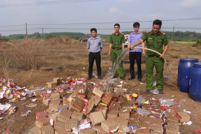 CÔNG AN HUYỆN BÙ ĐỐP TIÊU HỦY 744,69KG  PHÁO