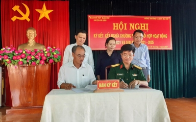 BAN CHỈ HUY QUÂN SỰ BÙ ĐỐP KÝ KẾT NGHĨA VỚI NÔNG TRƯỜNG BÙ ĐỐP