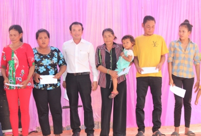 LÃNH ĐẠO HUYỆN BÙ ĐỐP CHÚC TẾT CHOL CHNĂM THMÂY