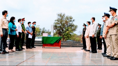 LÃNH ĐẠO HUYỆN BÙ ĐỐP CHÚC TẾT 2 HUYỆN GIÁP BIÊN THUỘC CAMPUCHIA