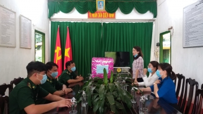 Tặng công cụ hỗ trợ phòng covid