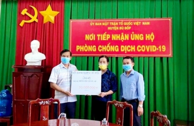UBMTTQ VIỆT NAM HUYỆN BÙ ĐỐP TIẾP NHẬN 90 TRIỆU ĐỒNG ỦNG HỘ PHÒNG, CHỐNG DỊCH COVID-19