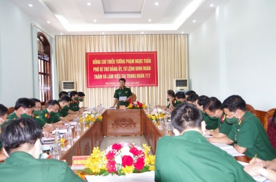 Thiếu Tướng Tư lệnh Binh đoàn kiểm tra tại Trung đoàn 717