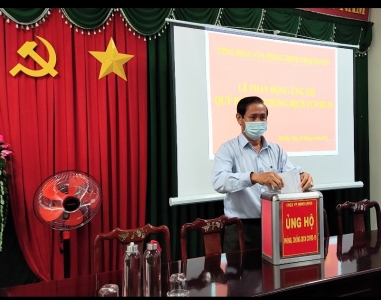 Cán bộ, công chức, viên chức, lao động các cấp Công đoàn cơ sở huyện Bù Đốp tích cực ủng hộ, chung tay phòng, chống dịch Covid-19