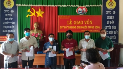 Bù Đốp giải ngân 900 triệu đồng Quỹ hỗ trợ nông dân Trung Ương