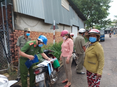 THỊ RẤN THANH BÌNH RA QUÂN TUYÊN TRUYỀN XỬ PHẠT VI PHẠM LẤN CHIẾM LÒNG LỀ ĐƯỜNG