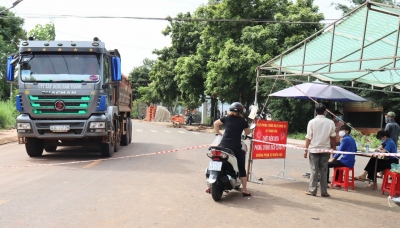 Quyết tâm, nghiêm túc, hiệu quả tại các chốt kiểm soát dịch bệnh Covid-19 trên địa bàn thị trấn Thanh Bình.