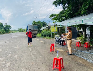 Tiểu đội CSGT-TT huyện Bù Đốp tăng cường kiểm soát TTATGT và phòng chống dịch