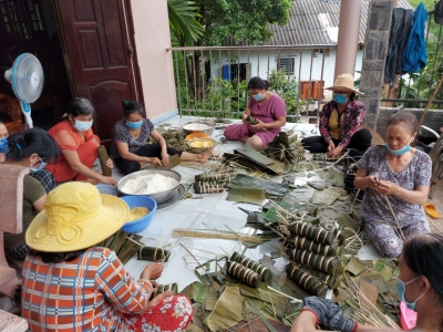 TRÊN 400 ĐÒN BÁNH GỬI ĐẾN TUYẾN ĐẦU VÙNG TÂM DỊCH