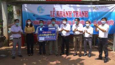 Phụ nữ huyện Bù Đốp bàn giao công trình ánh sáng biên cương