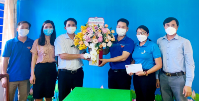 Thường trực Huyện ủy chúc mừng ngày truyền thống HLHTN
