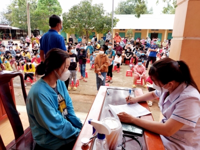 Bù Đốp tiêm vác xin cho trẻ từ 12 đến 15 tuổi