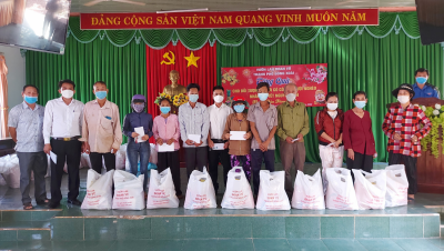100 phần quà cho người nghèo thị trấn Thanh Bình, Bù Đốp