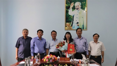 Bù Đốp: Công bố và trao Quyết định nghỉ hưu cho đ/c Trương Thị Lan – Phó Trưởng Ban Tuyên giáo Huyện uỷ.