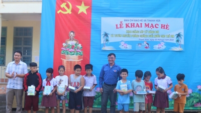 Thanh Hòa: khai mạc hè và tập huấn kỹ năng bơ cho trẻ