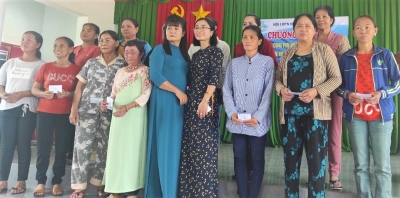 Phụ nữ xã Tân Thành: hỗ trợ 20 thẻ bảo hiểm y tế cho hội viên có hoàn cảnh khó khăn
