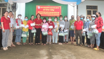 Hội Chữ thập đỏ Bình Phước hỗ trợ dinh dưỡng cho trẻ em ghèo, khuyết tật