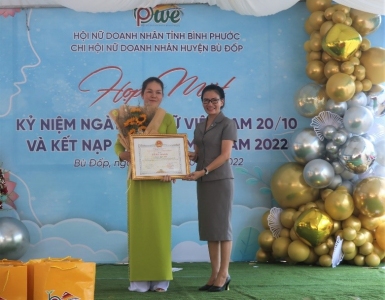 Chi hội Nữ Doanh nhân huyện Bù Đốp tổ chức họp mặt nữ doanh nhân nhân kỷ niệm ngày Phụ nữ Việt Nam 20-10.