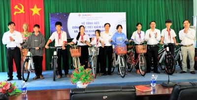 Điện lực Bù Đốp Tri ân khách hàng và trao tặng xe đạp cho học sinh có hoàn cảnh khó khăn