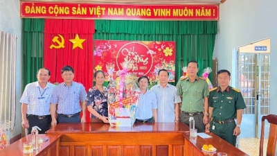 LÃNH ĐẠO HUYỆN CHÚC TẾT CÁC ĐƠN VỊ NHÂN DỊP XUÂN QUÝ MÃO 2023