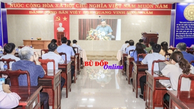 Trên 40 cán bộ cơ quan, ban, ngành đoàn thể huyện Bù Đốp dự Hội nghị trực tuyến báo cáo viên tháng 6/2023.