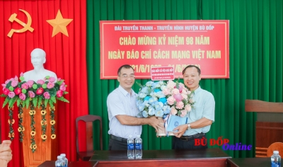 BHXH HUYỆN CHÚC MỪNG NGÀY BÁO CHÍ CÁCH MẠNG VIỆT NAM