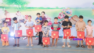 Khép lại mùa Trung thu của tình yêu thương và chia sẻ nơi biên cương