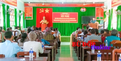 Bí thư chi bộ, Ban điều hành thôn, Ban công tác Mặt trận, đồng bào dân tộc thiểu số xã Thiện Hưng được tuyên truyền phổ biến pháp luật