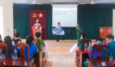 Đại đội bộ binh 10 tổ chức sinh hoạt Ngày Pháp luật nước Cộng hòa xã hội chủ nghĩa Việt Nam