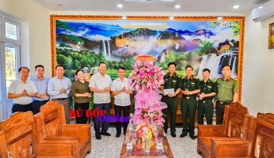 Huyện uỷ, HĐND, UBND, UBMTTQ Việt Nam huyện Bù Đốp thăm tặng quà nhân dịp 22/12/2023