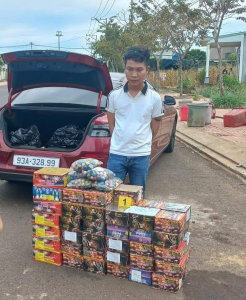 Bù Đốp: Bắt quả tang đối tượng vận chuyển 122,6kg pháo lậu