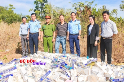 Bù Đốp tiêu hủy trên 28.000 bao thuốc lá điếu nhập lậu