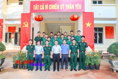 Bí thư Huyện ủy Bù Đốp Dương Thanh Huân thăm, chúc Tết các đơn vị lực lượng vũ trang