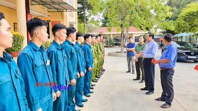 Chủ tịch UBND huyện Bù Đốp Lê Quang Oanh thăm chúc Tết lực lượng dân quân, công an xã Thiện Hưng, Phước Thiện, Hưng Phước chiều 30 Tết 2024