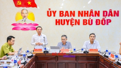 Giám đốc Sở nông nghiệp phát triển nông thôn làm việc với 2 huyện Bù Đốp và Lộc Ninh