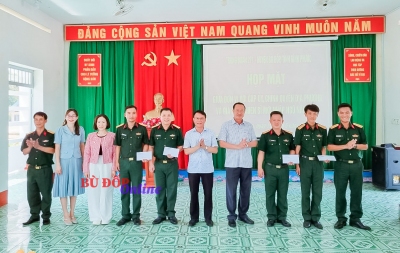 LÃNH ĐẠO HUYỆN BÙ ĐỐP THĂM CHIẾN SĨ TRUNG ĐOÀN 271