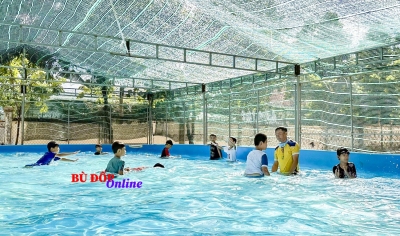 Thanh Hòa: khai giảng lớp dạy bơi miễn phí cho trẻ