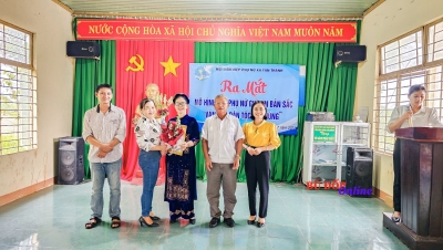 Tân Thành ra mắt Tổ phụ nữ gìn giữ bán sắc văn hóa dân tộc Tày - Nùng