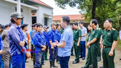 Đoàn công tác Bộ Quốc phòng khảo sát tại Trung đoàn 717