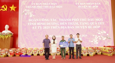 Thành phố Thủ Dầu Một, tỉnh Bình Dương thăm chúc Tết tại huyện Bù Đốp
