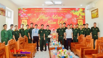 Đoàn công tác của tỉnh thăm chúc Tết cán bộ, chiến sỹ Đồn biên phòng cửa khẩu Hoàng Diệu