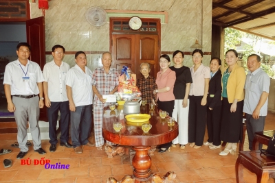 Phó bí thư huyện ủy thăm chúc Tết các đơn vị nhân dịp Xuân Ất Tỵ 2025