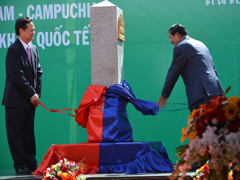 Việt Nam – Campuchia: Khánh thành 2 cột mốc biên giới